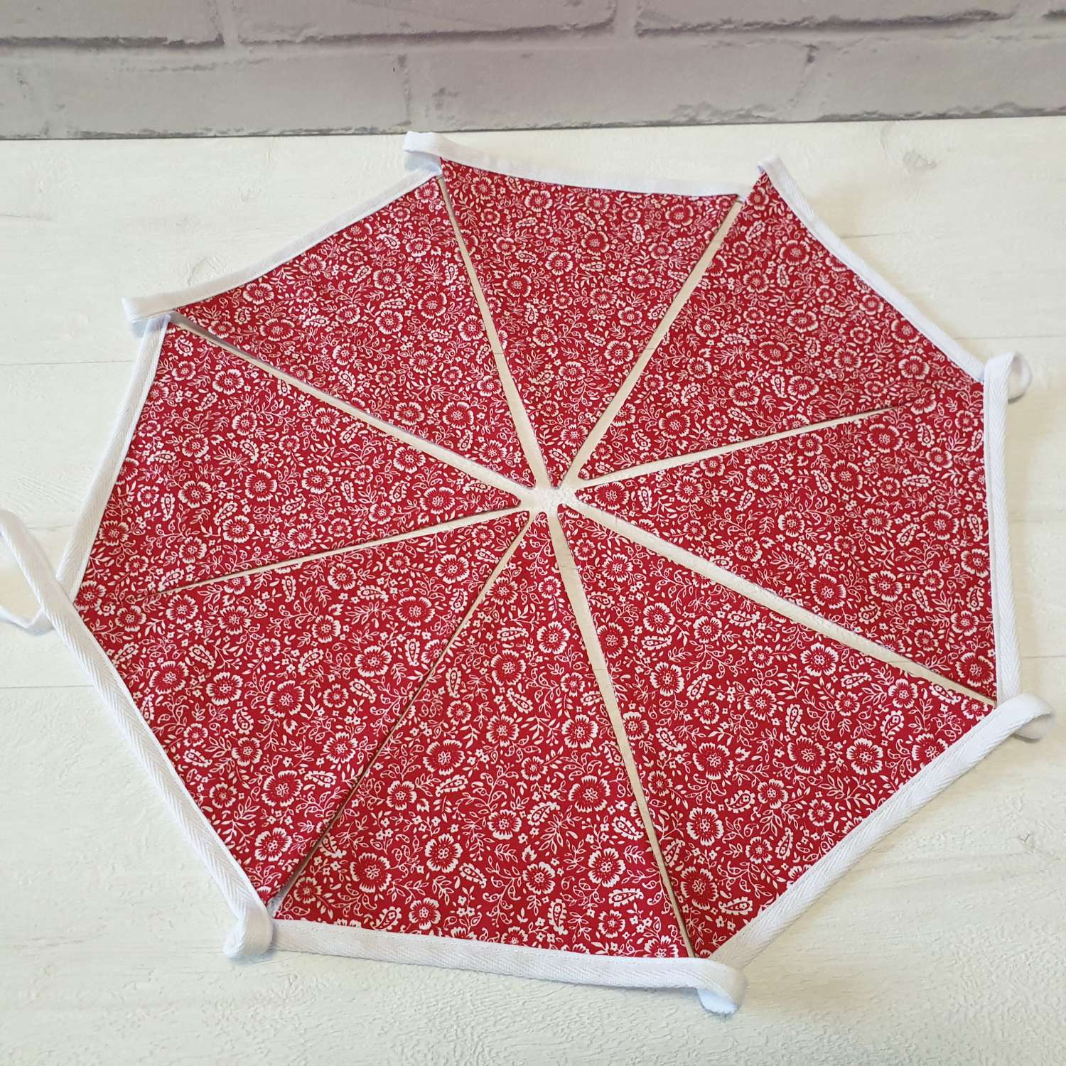 Red & White Floral Bunting, 100% cotton, Floral Bunting, Red Bunting, Garland, Fabric Bunting, 10 double sided flags 2.5m Red & White Floral Bunting, 100% cotton, Floral Bunting, Red Bunting, Garland, Fabric Bunting, 10 double sided flags 2.5m