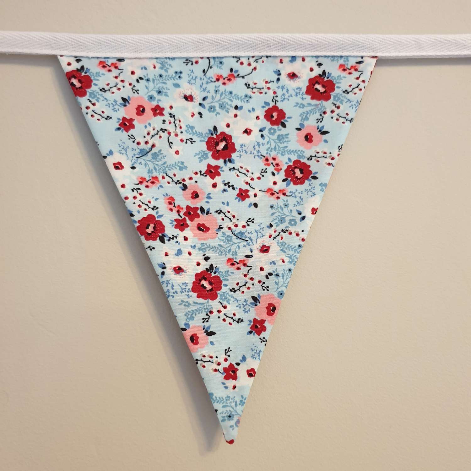 Blue Floral Bunting, 100% cotton, Floral Bunting, Blue Bunting, Garland, Fabric Bunting, 10 double sided flags 2.5m Blue Floral Bunting, 100% cotton, Floral Bunting, Blue Bunting, Garland, Fabric Bunting, 10 double sided flags 2.5m