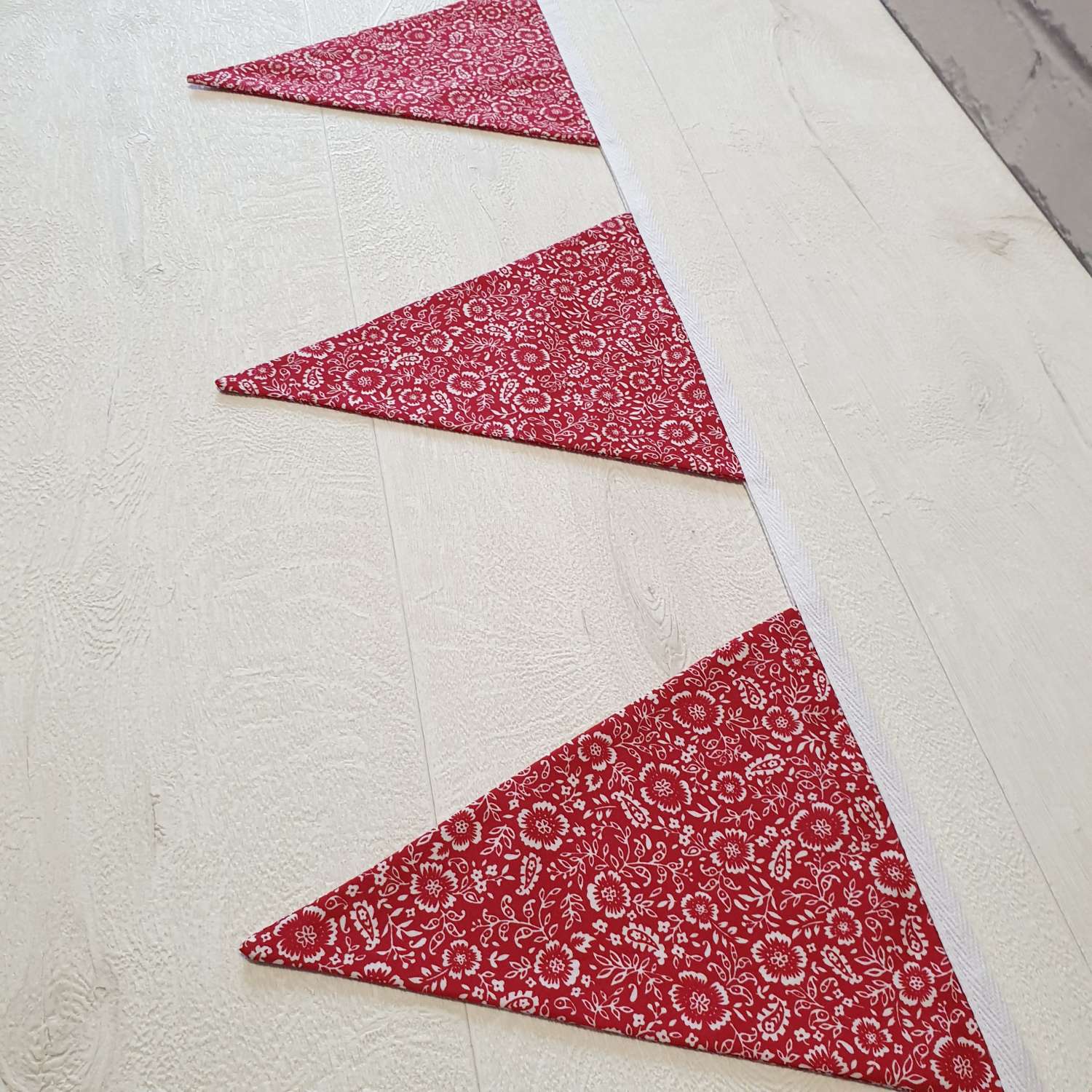 Red & White Floral Bunting, 100% cotton, Floral Bunting, Red Bunting, Garland, Fabric Bunting, 10 double sided flags 2.5m Red & White Floral Bunting, 100% cotton, Floral Bunting, Red Bunting, Garland, Fabric Bunting, 10 double sided flags 2.5m