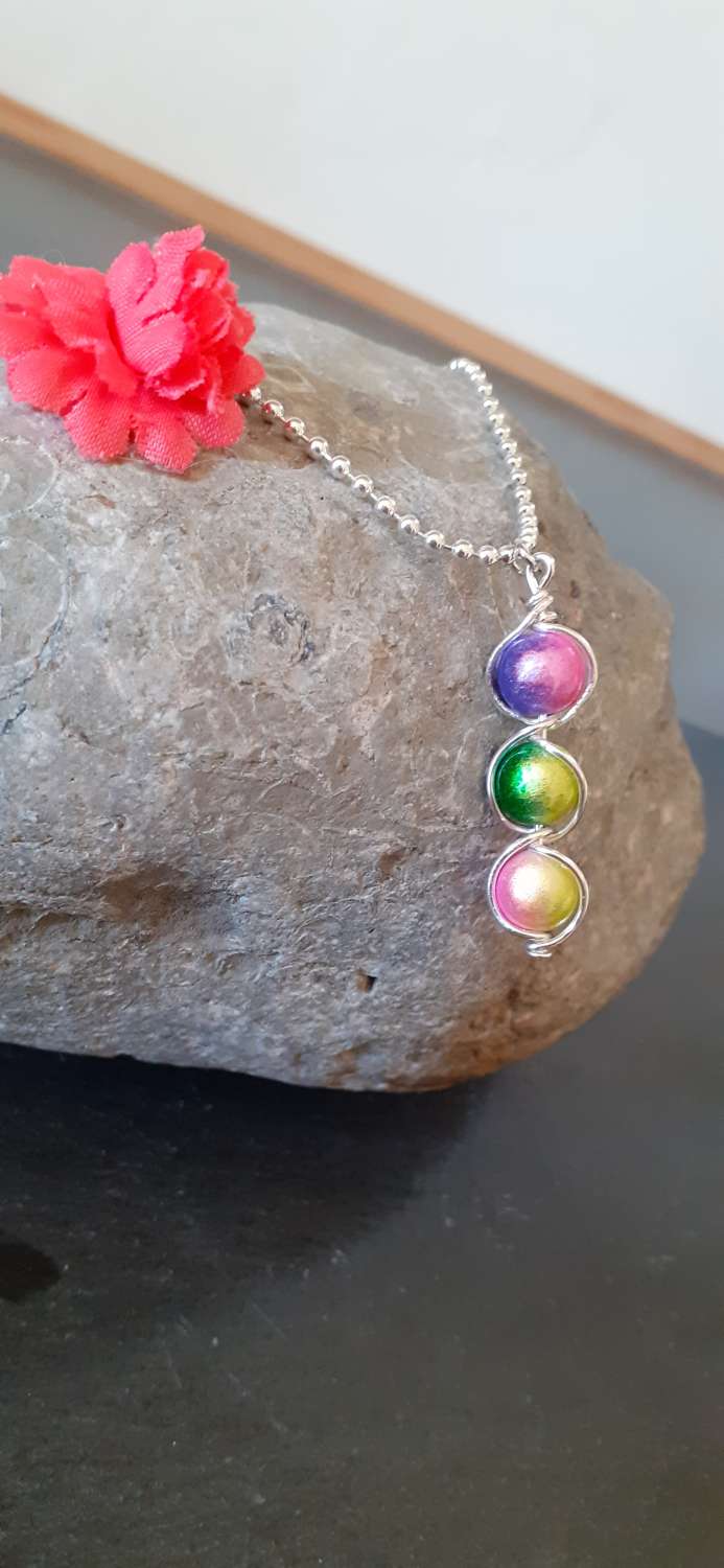 Rainbow bead pendant necklace Rainbow bead pendant necklace
