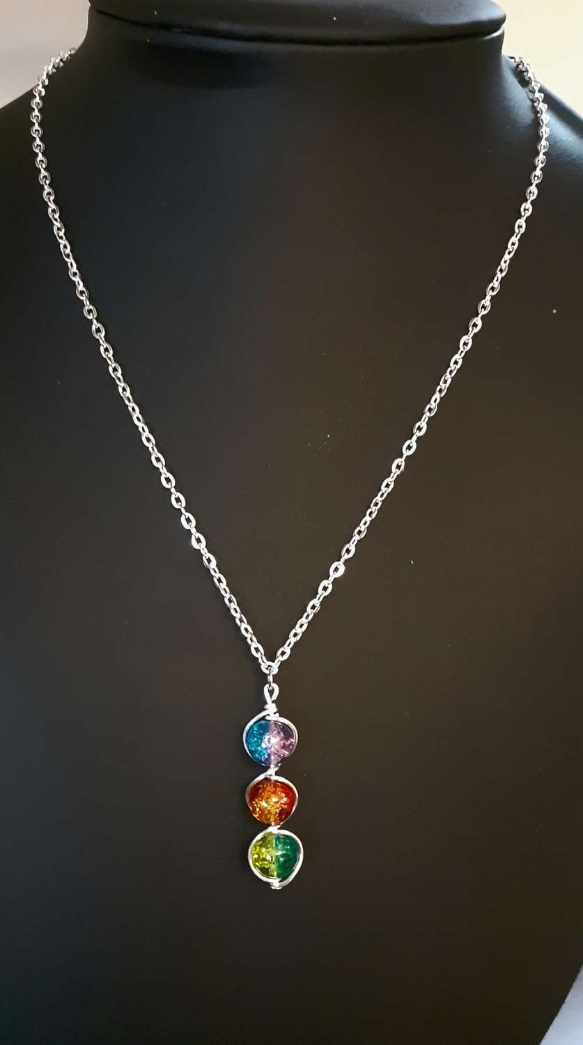 Multi tone glass bead pendant necklace Multi tone glass bead pendant necklace