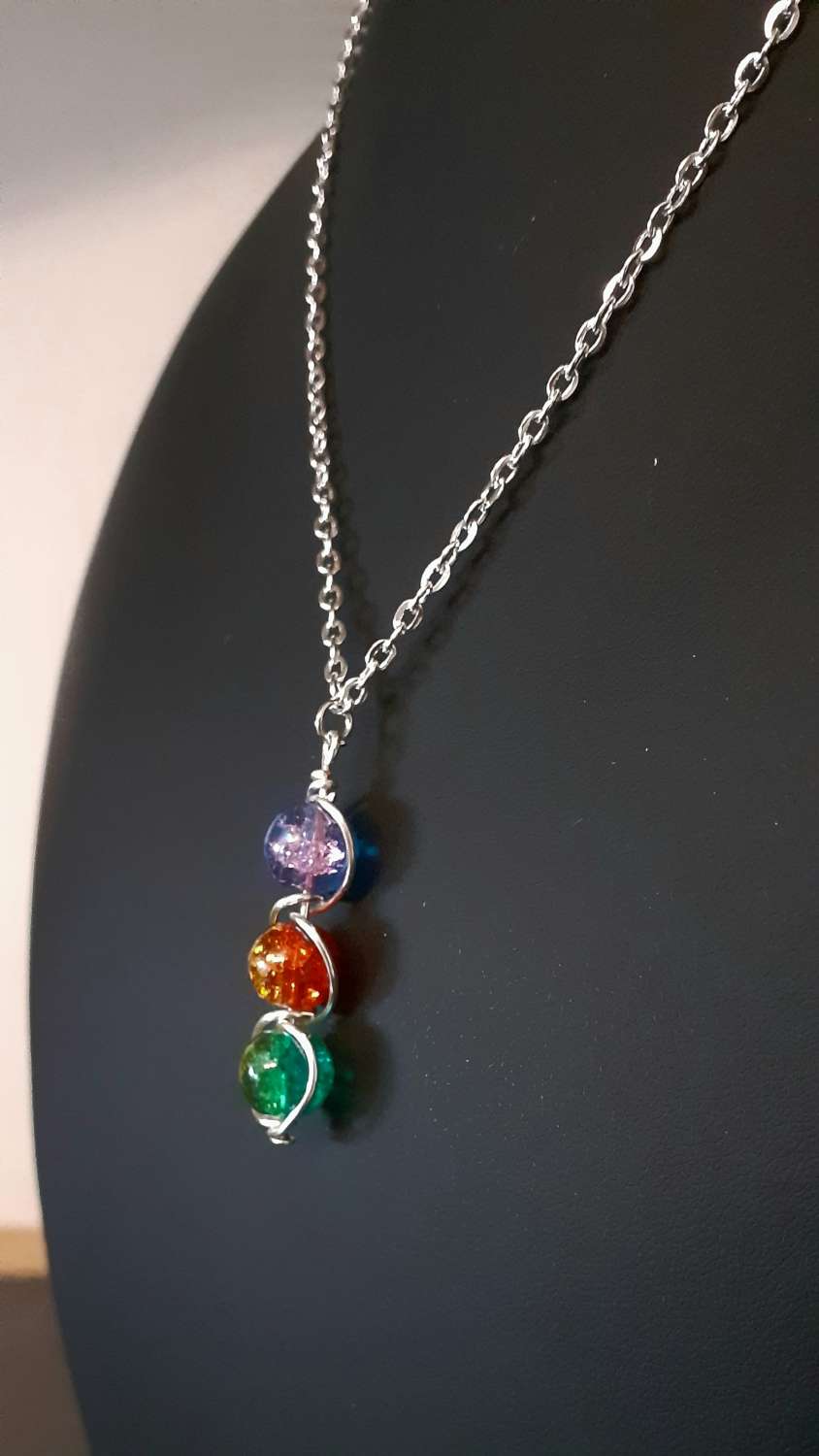 Multi tone glass bead pendant necklace Multi tone glass bead pendant necklace