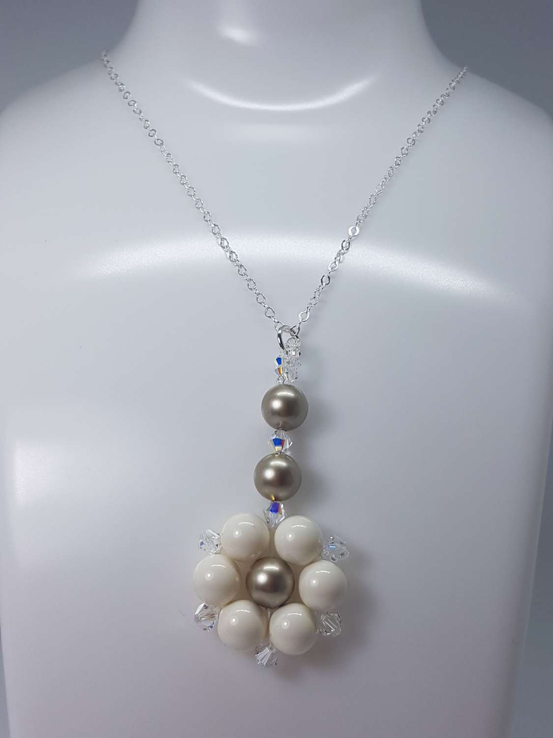 20180312_204023 Swarovski Crystal Pearl Flower Jewellery Set – Necklace, Bracelet & Earrings 3