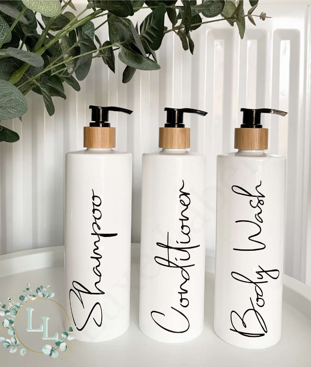 Set of 3 white pump bottles Set of 3 white pump bottles