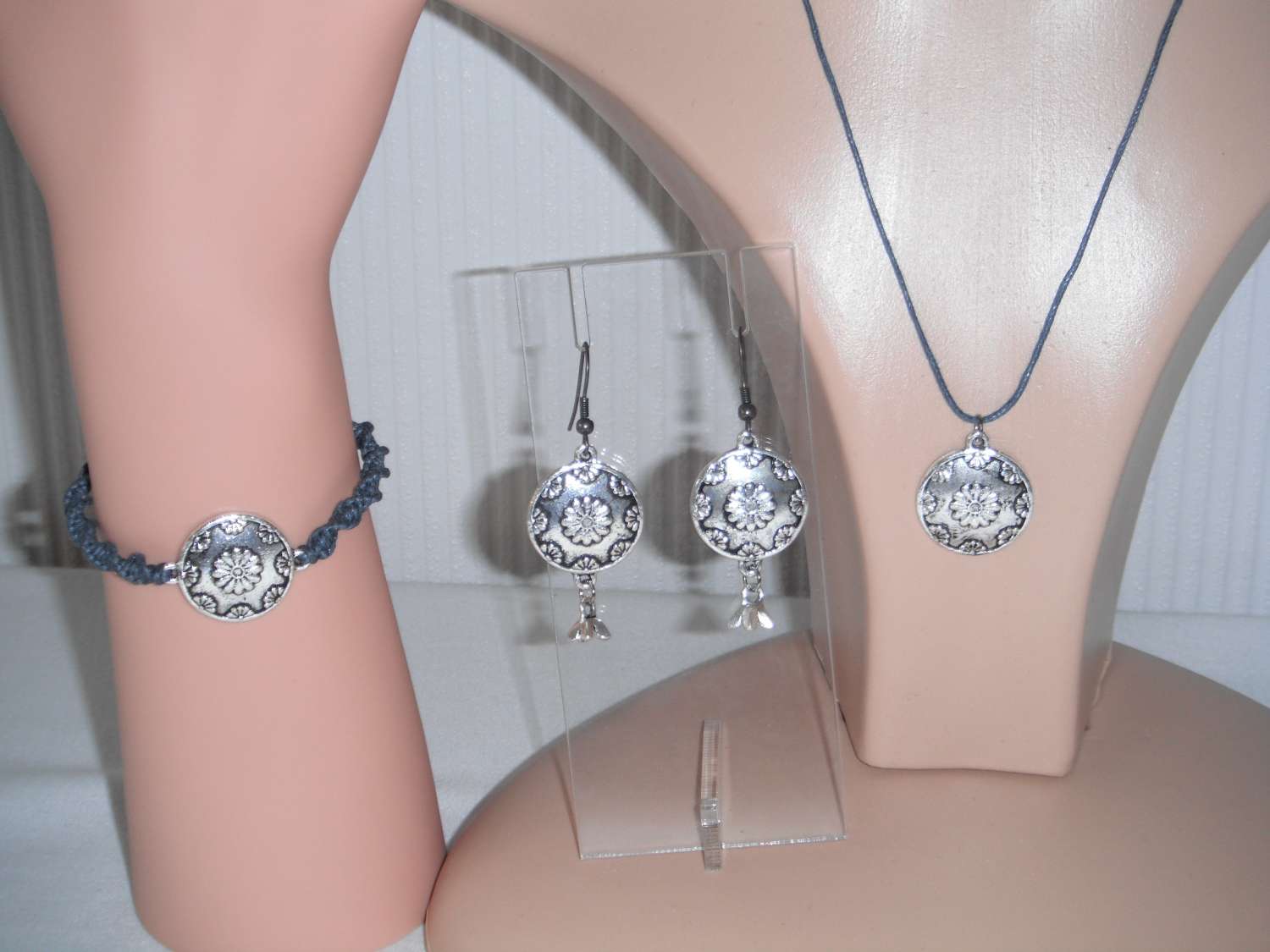 Flower Disc Necklace Bracelet & Earring Set Flower Disc Necklace Bracelet & Earring Set