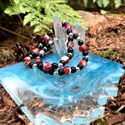 Red and white drawbench black splash beaded bracelet