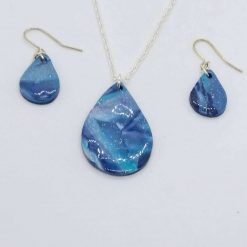 Swirly blue teardrop necklace set in navy and blue