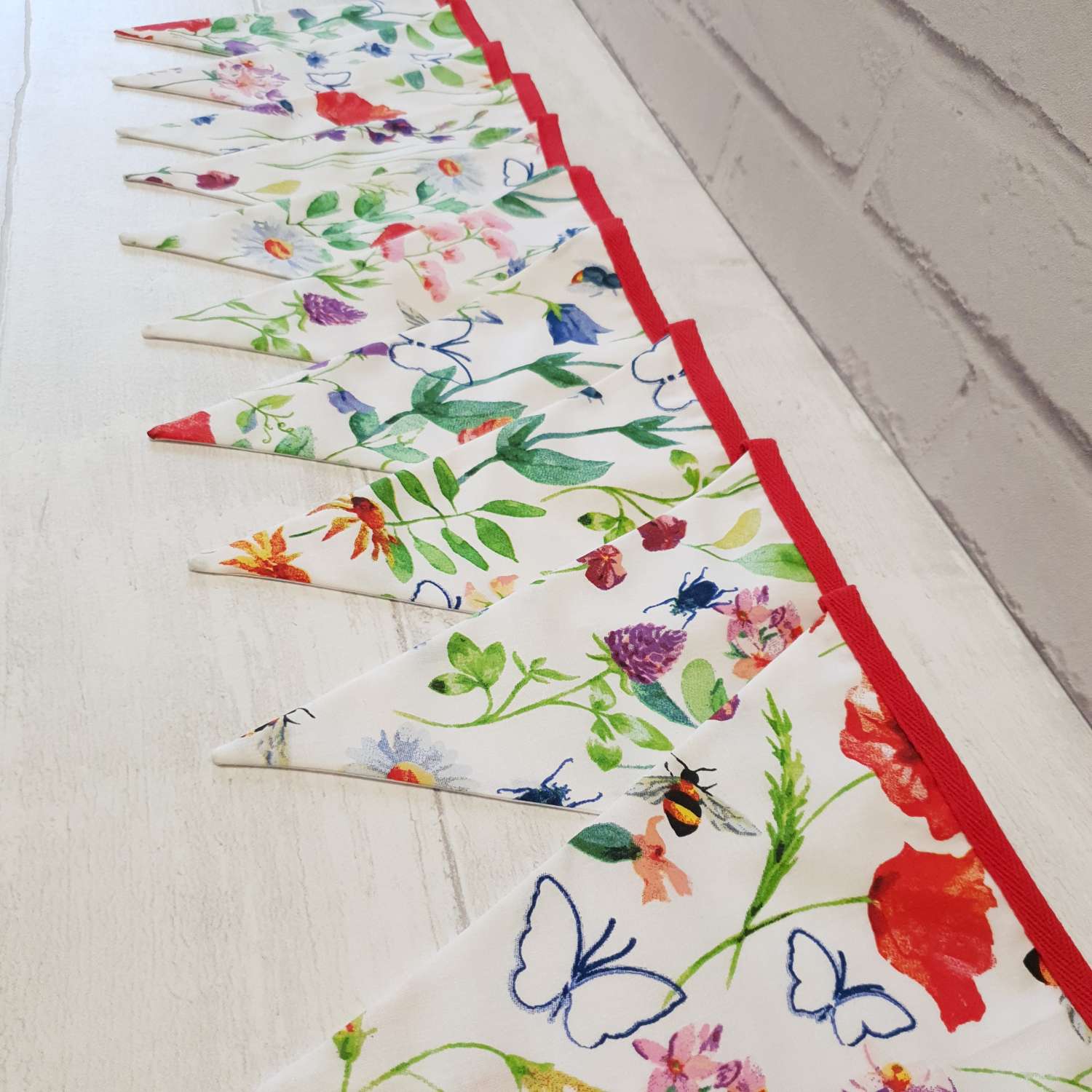White Floral Bunting 100% cotton, Wild Flower & Insects Bunting, Floral Garland, Garden Bunting, Bee Bunting, Fabric Bunting, 10 double sided flags 2.5m White Floral Bunting 100% cotton, Wild Flower & Insects Bunting, Floral Garland, Garden Bunting, Bee Bunting, Fabric Bunting, 10 double sided flags 2.5m