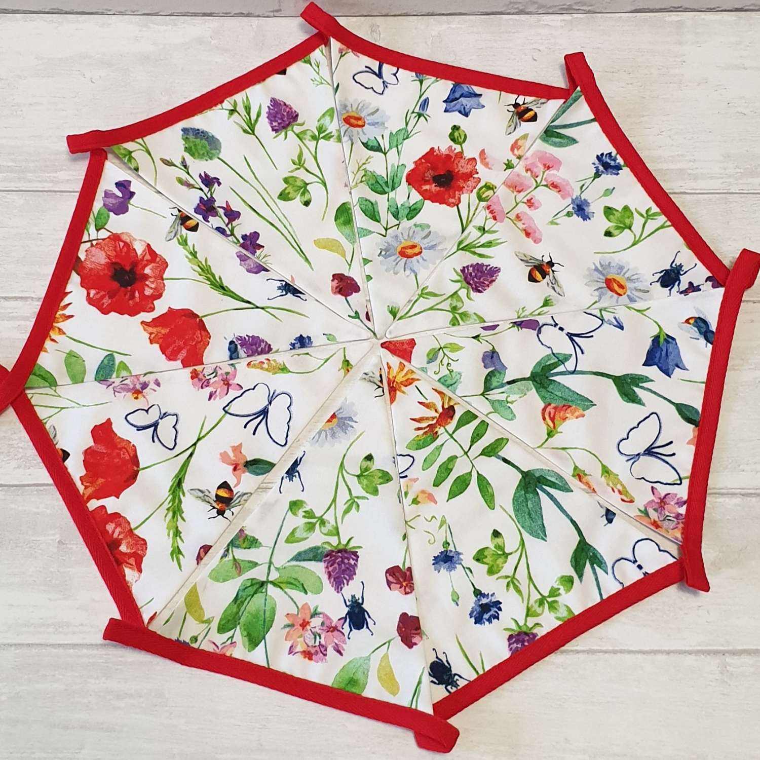 White Floral Bunting 100% cotton, Wild Flower & Insects Bunting, Floral Garland, Garden Bunting, Bee Bunting, Fabric Bunting, 10 double sided flags 2.5m White Floral Bunting 100% cotton, Wild Flower & Insects Bunting, Floral Garland, Garden Bunting, Bee Bunting, Fabric Bunting, 10 double sided flags 2.5m