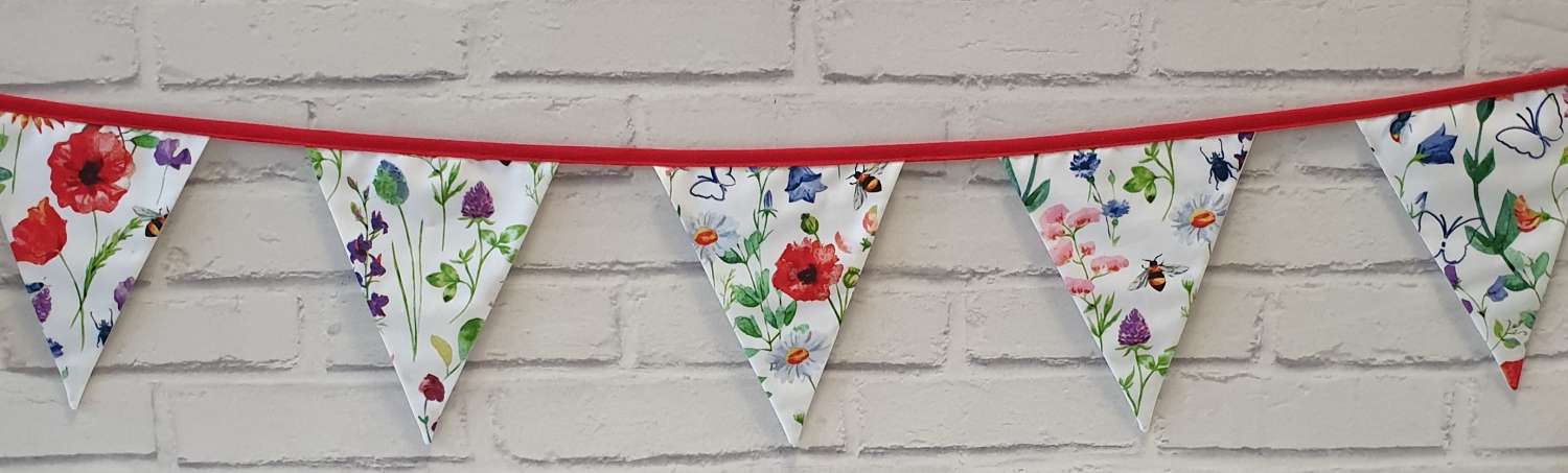 White Floral Bunting 100% cotton, Wild Flower & Insects Bunting, Floral Garland, Garden Bunting, Bee Bunting, Fabric Bunting, 10 double sided flags 2.5m White Floral Bunting 100% cotton, Wild Flower & Insects Bunting, Floral Garland, Garden Bunting, Bee Bunting, Fabric Bunting, 10 double sided flags 2.5m