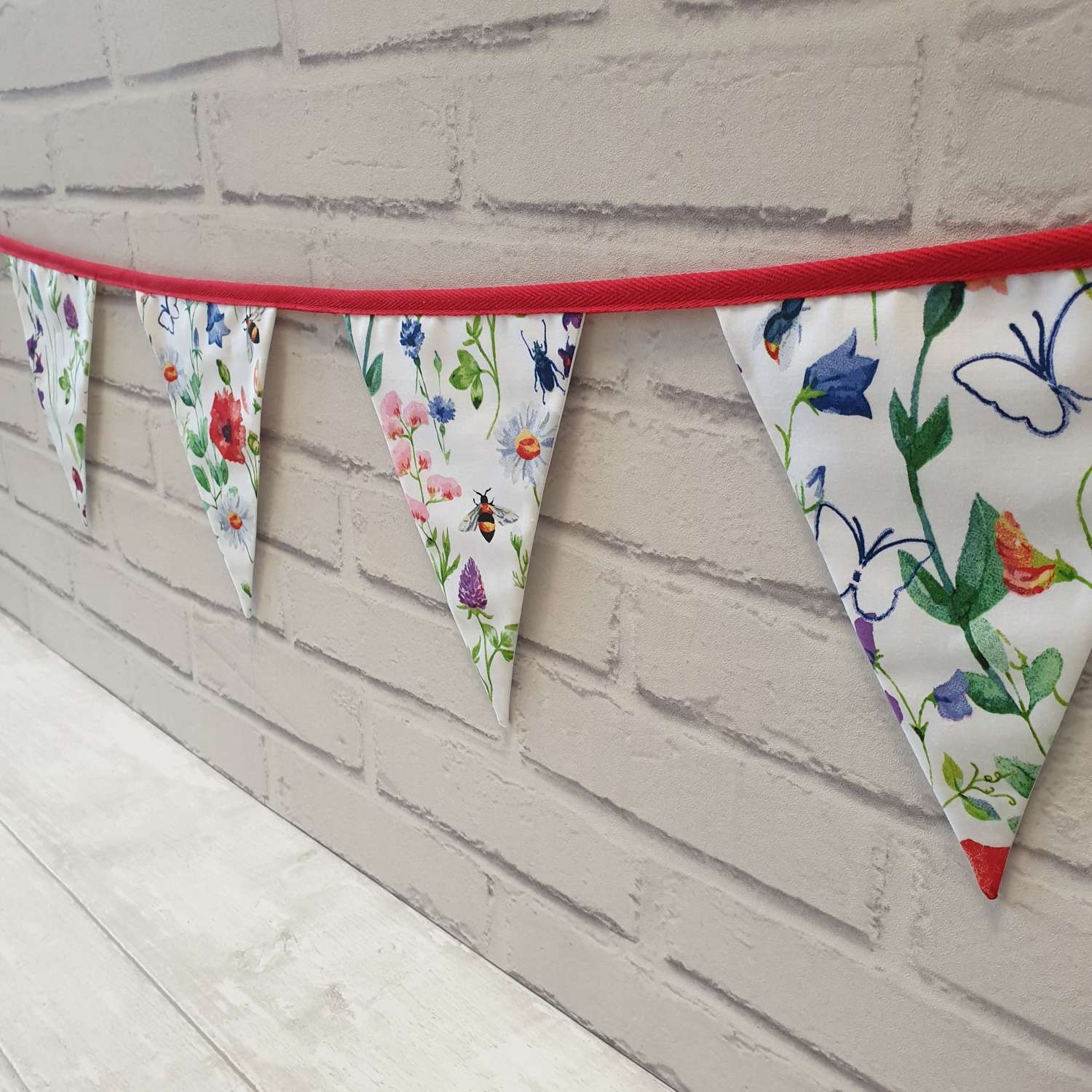 White Floral Bunting 100% cotton, Wild Flower & Insects Bunting, Floral Garland, Garden Bunting, Bee Bunting, Fabric Bunting, 10 double sided flags 2.5m White Floral Bunting 100% cotton, Wild Flower & Insects Bunting, Floral Garland, Garden Bunting, Bee Bunting, Fabric Bunting, 10 double sided flags 2.5m