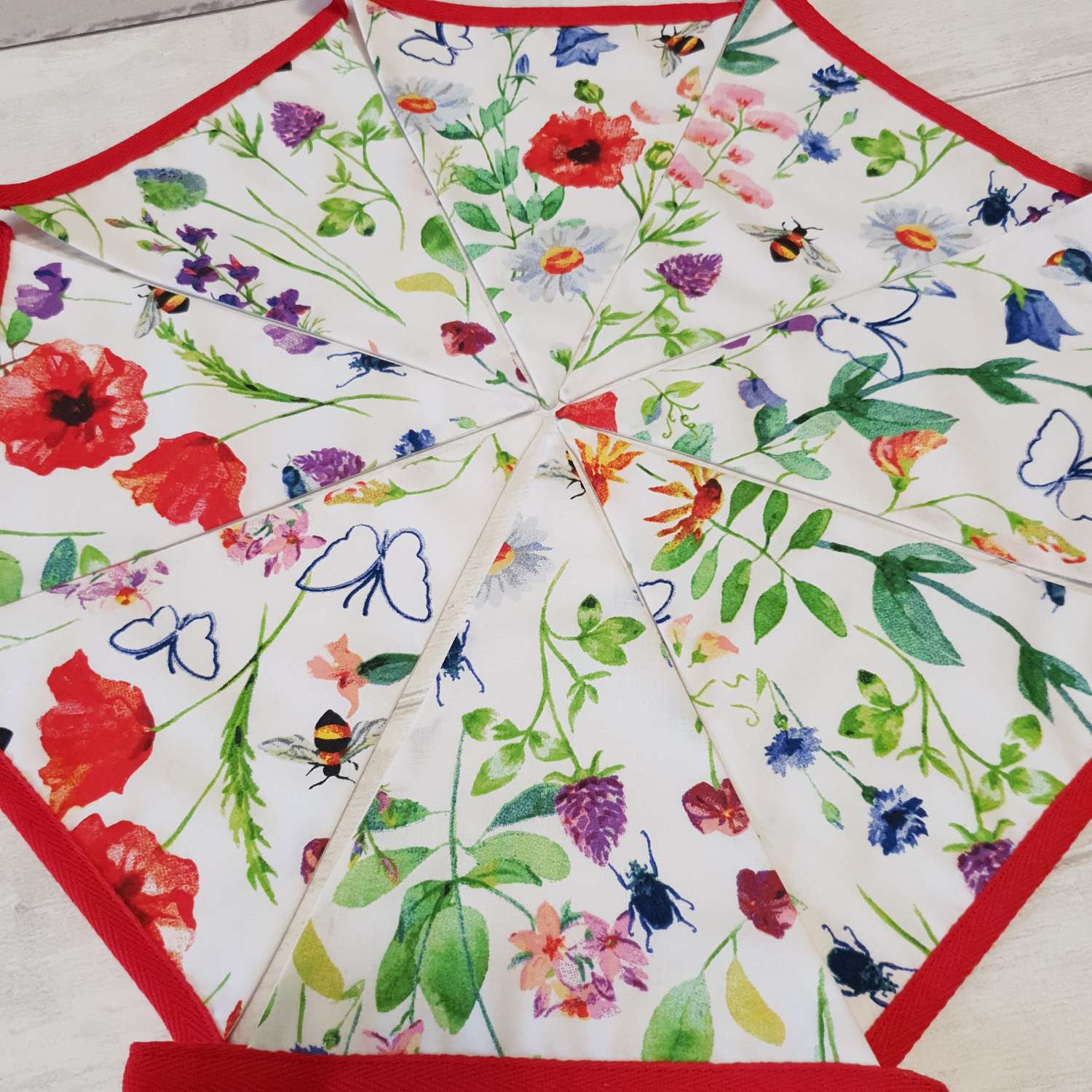 White Floral Bunting 100% cotton, Wild Flower & Insects Bunting, Floral Garland, Garden Bunting, Bee Bunting, Fabric Bunting, 10 double sided flags 2.5m White Floral Bunting 100% cotton, Wild Flower & Insects Bunting, Floral Garland, Garden Bunting, Bee Bunting, Fabric Bunting, 10 double sided flags 2.5m