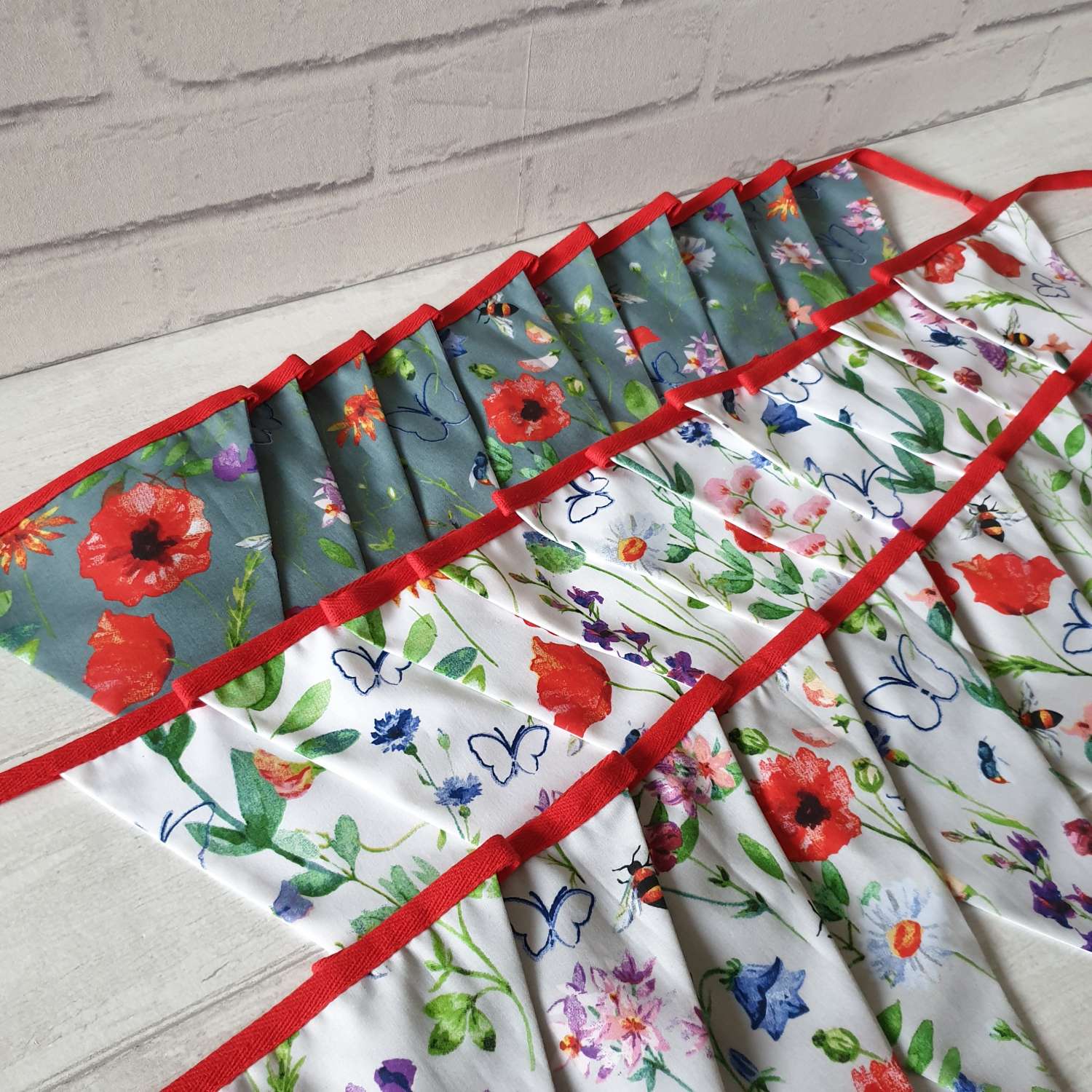 Floral Bunting 100% cotton, Wild Flower & Insects Bunting, Floral Garland, Garden Bunting, Bee Bunting, Fabric Bunting, 10 double sided flags 2.5m Floral Bunting 100% cotton, Wild Flower & Insects Bunting, Floral Garland, Garden Bunting, Bee Bunting, Fabric Bunting, 10 double sided flags 2.5m