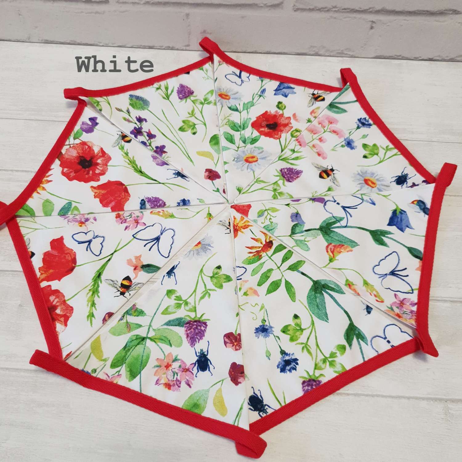 Floral Bunting 100% cotton, Wild Flower & Insects Bunting, Floral Garland, Garden Bunting, Bee Bunting, Fabric Bunting, 10 double sided flags 2.5m Floral Bunting 100% cotton, Wild Flower & Insects Bunting, Floral Garland, Garden Bunting, Bee Bunting, Fabric Bunting, 10 double sided flags 2.5m