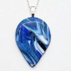 Swirly teardrop pendant in shades of blue 3