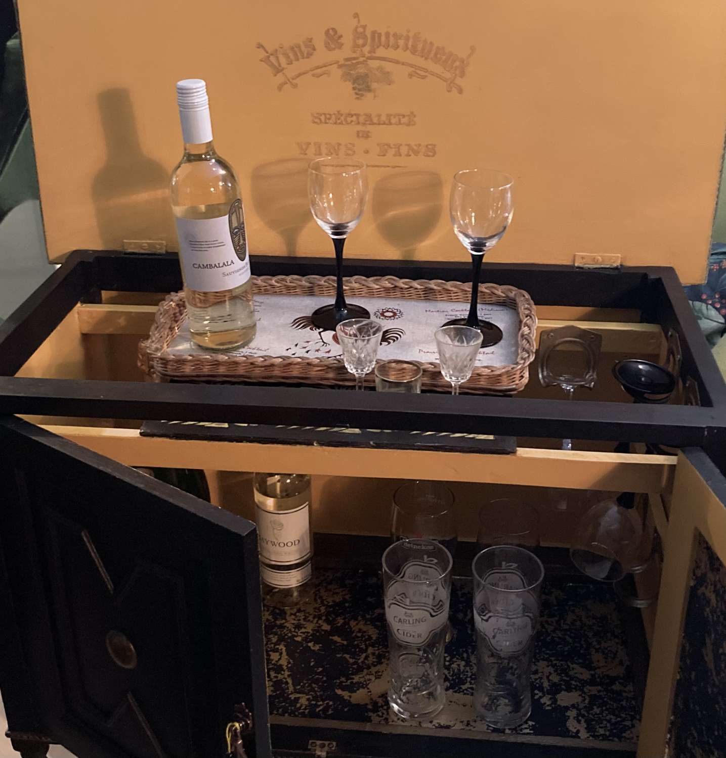 Black and gold buffet/drinks MadeMe