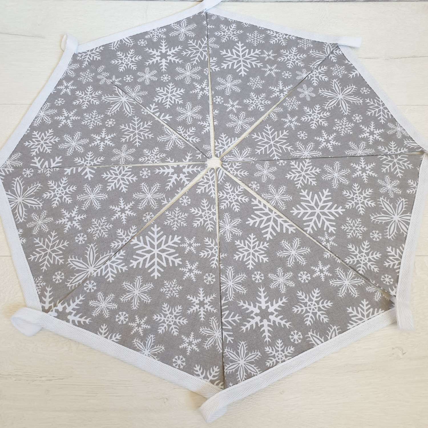 Christmas Bunting, Grey Snowflake Bunting, Double Sided Christmas Bunting, Xmas Garland, Xmas Bunting, Scandi Bunting, Christmas Decorations Christmas Bunting, Grey Snowflake Bunting, Double Sided Christmas Bunting, Xmas Garland, Xmas Bunting, Scandi Bunting, Christmas Decorations