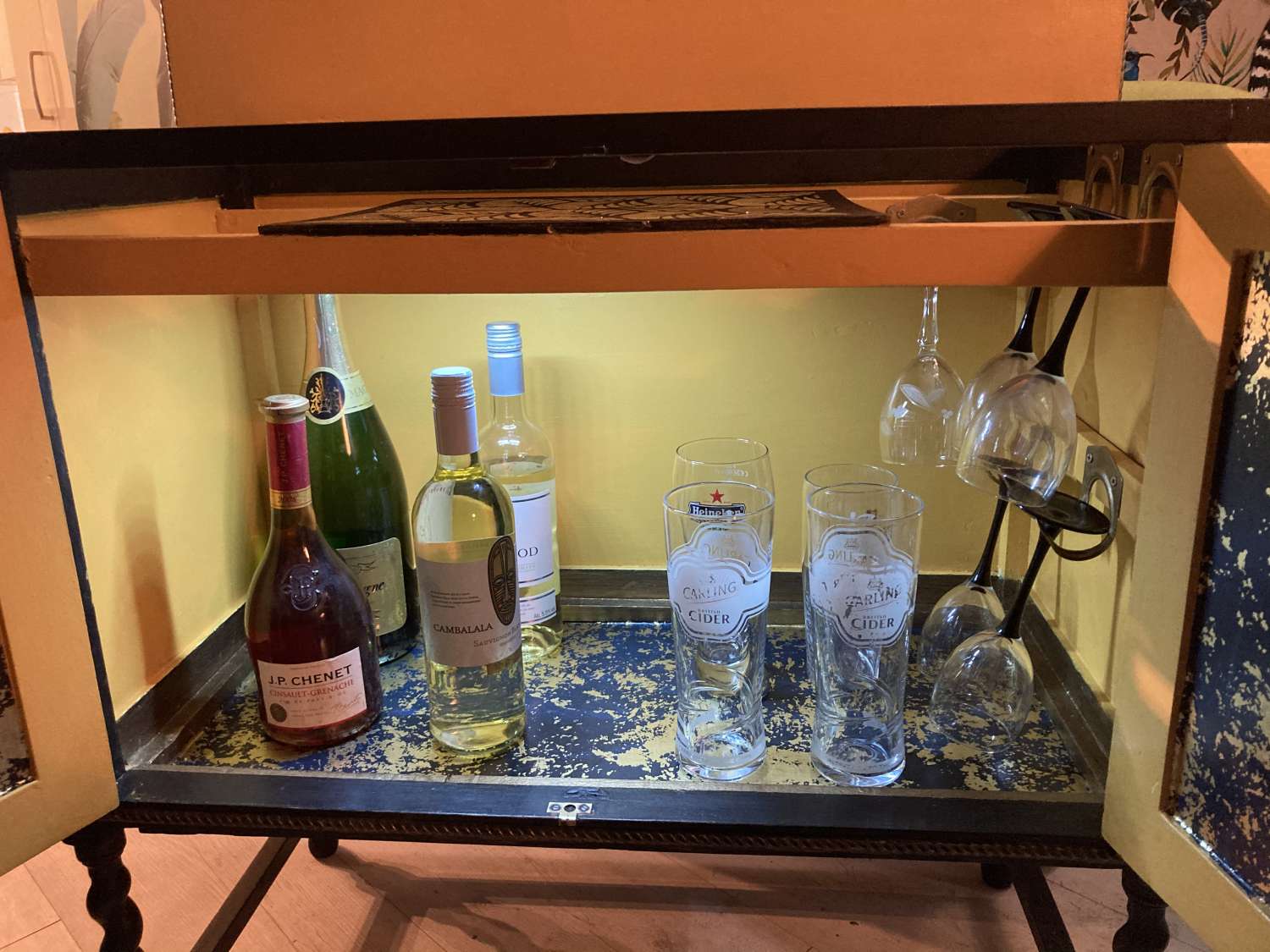 Black and gold buffet/drinks MadeMe