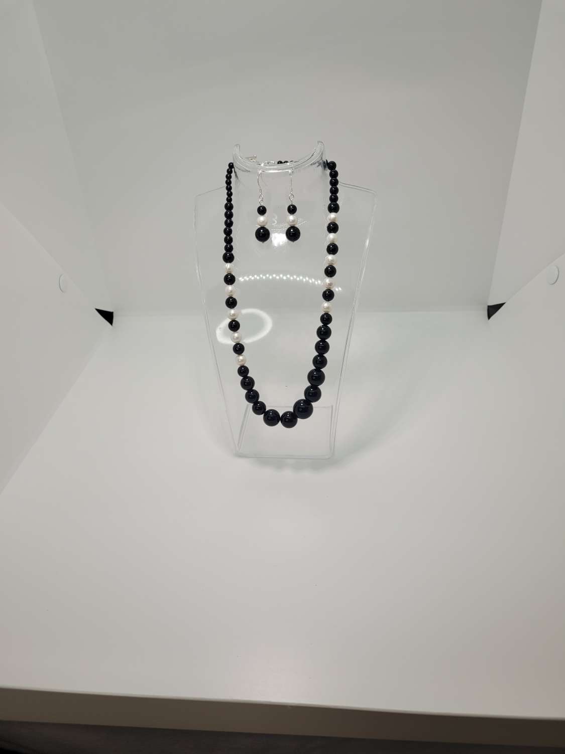 Black Agate and Pearl Art Deco Necklace & Earrings – Sterling Silver Set Black Agate and Pearl Art Deco Necklace & Earrings – Sterling Silver Set