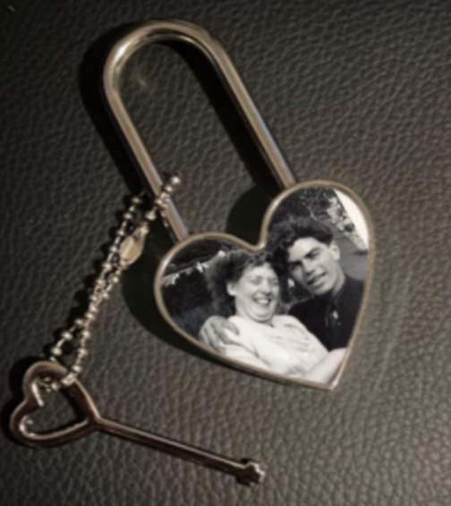 Beautiful For the family, Pet, or partner Photo Metal Heart Love Lock and Key Beautiful For the family, Pet, or partner Photo Metal Heart Love Lock and Key