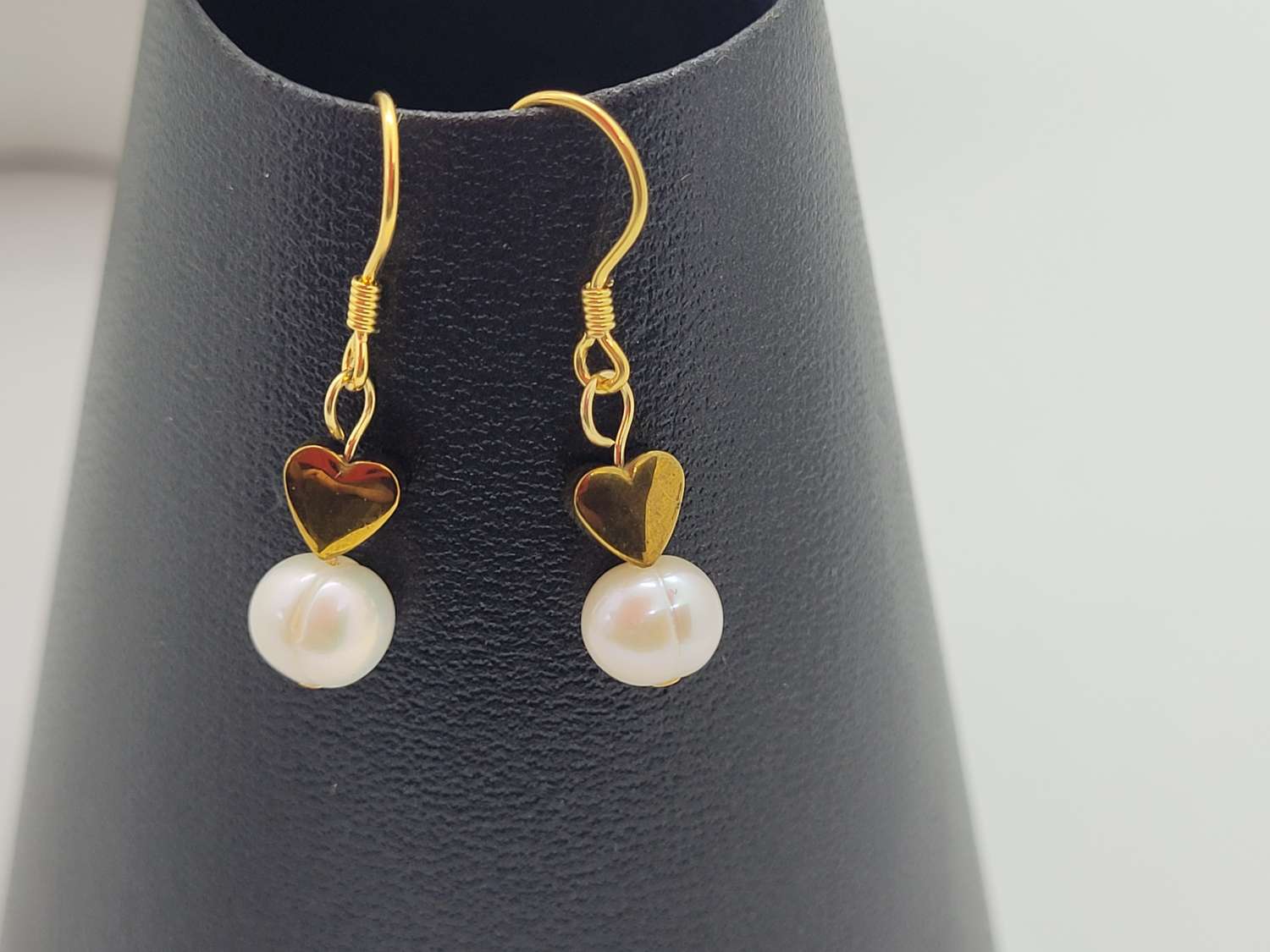 20220502_142126 Hematite and Pearl earrings 7