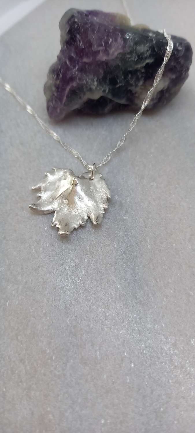 Unique silver leaf with pink cz stone with twisted sterling silver chain.❤️ Unique silver leaf with pink cz stone with twisted sterling silver chain.❤️