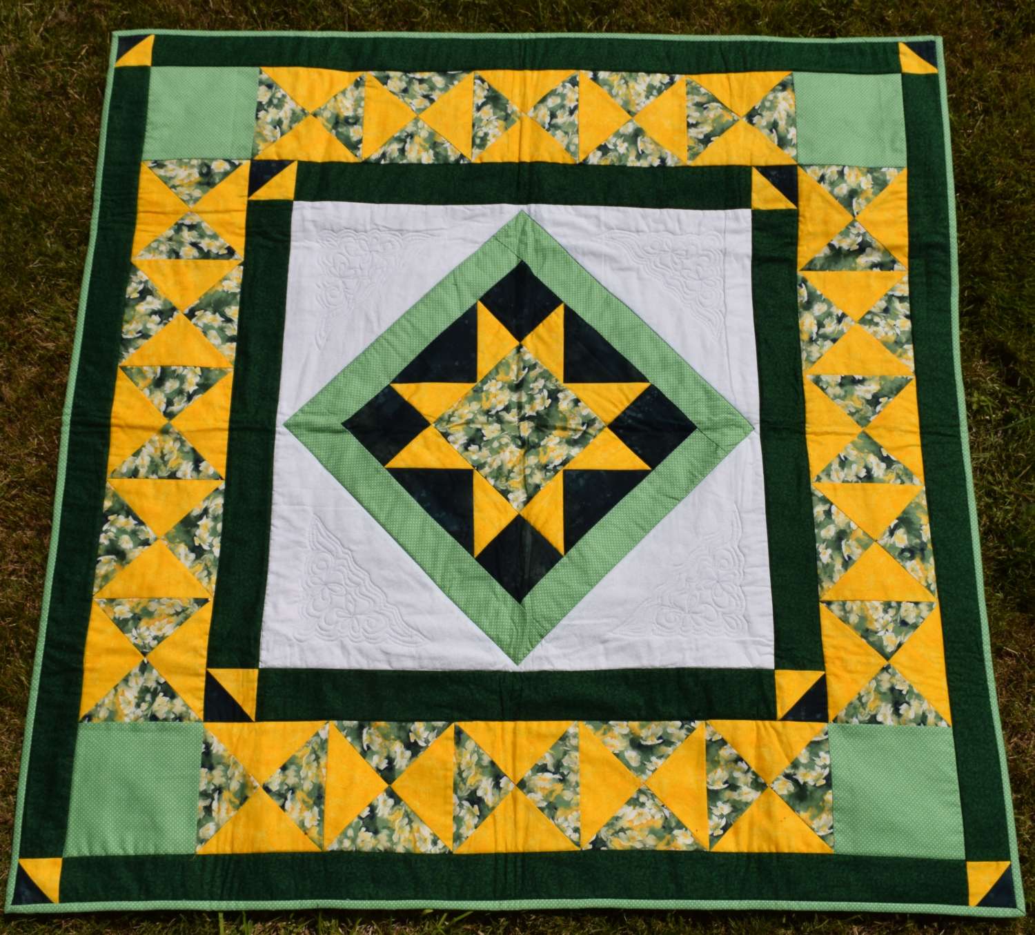 Green and Yellow hourglass patchwork Quilt Green and Yellow hourglass patchwork Quilt