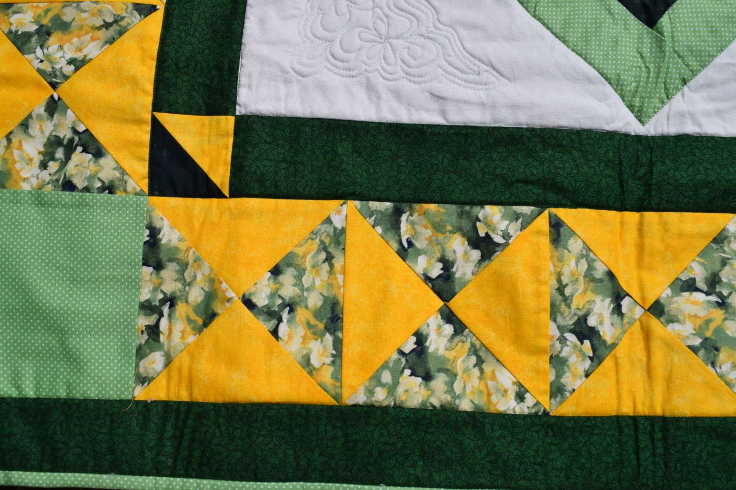 Green and Yellow hourglass patchwork Quilt Green and Yellow hourglass patchwork Quilt