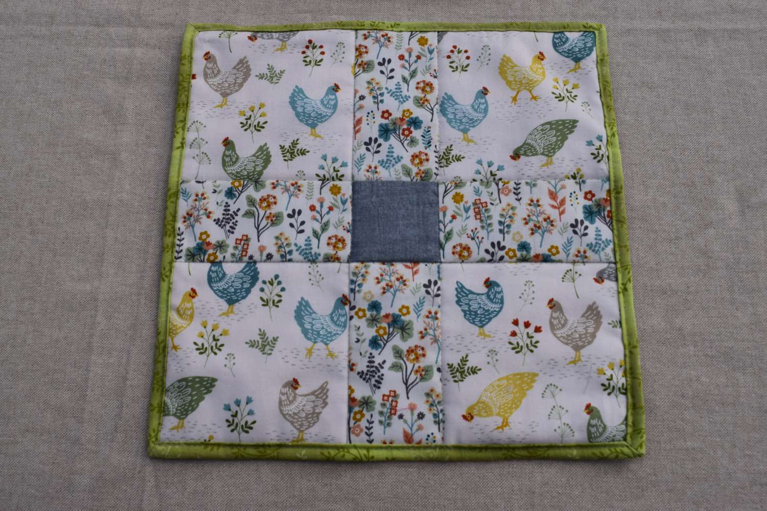Chicken patchwork placemat Chicken patchwork placemat