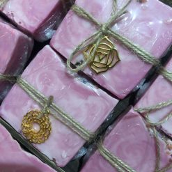 Strawberry and calamine soap with Himalayan salt - vegan 3