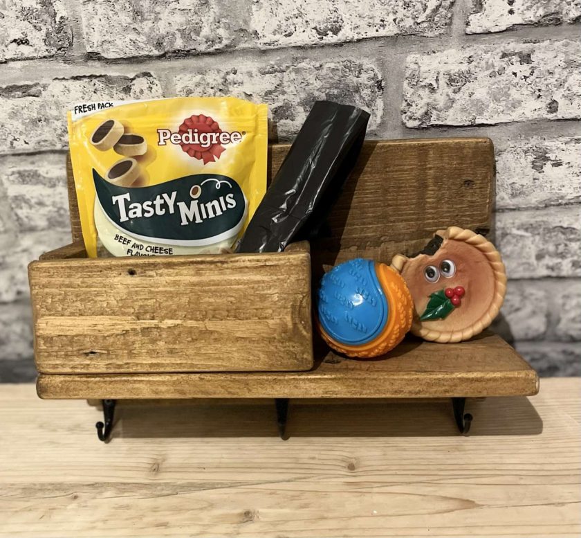 Small shelf with 3 hooks MadeMe