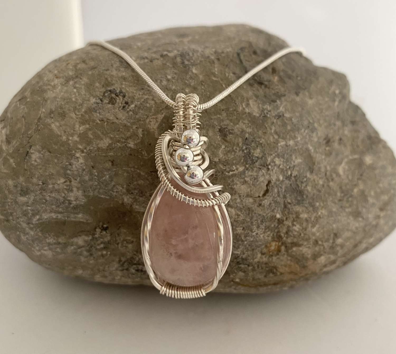 Rose Quartz Wire Wrapped Bead Pendant Rose Quartz Wire Wrapped Bead Pendant