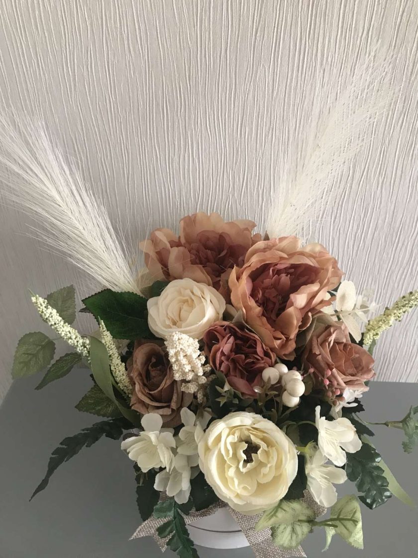 Cream hatbox flower arrangement with pampas grass MadeMe