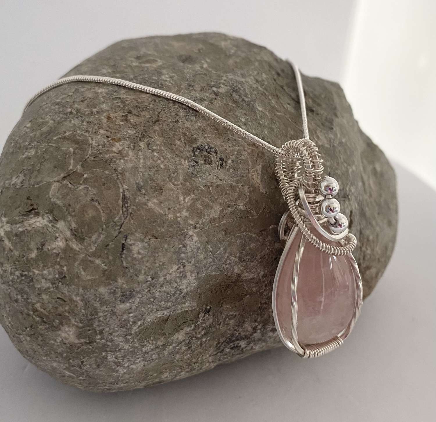 Rose Quartz Wire Wrapped Bead Pendant Rose Quartz Wire Wrapped Bead Pendant