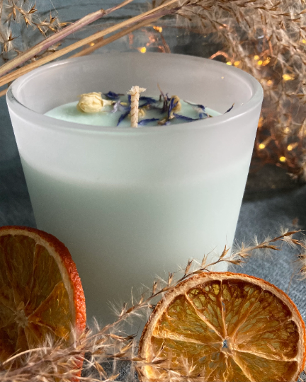Luxury scented soy candle decorated with flowers - premium handmade vegan gift Luxury scented soy candle decorated with flowers - premium handmade vegan gift