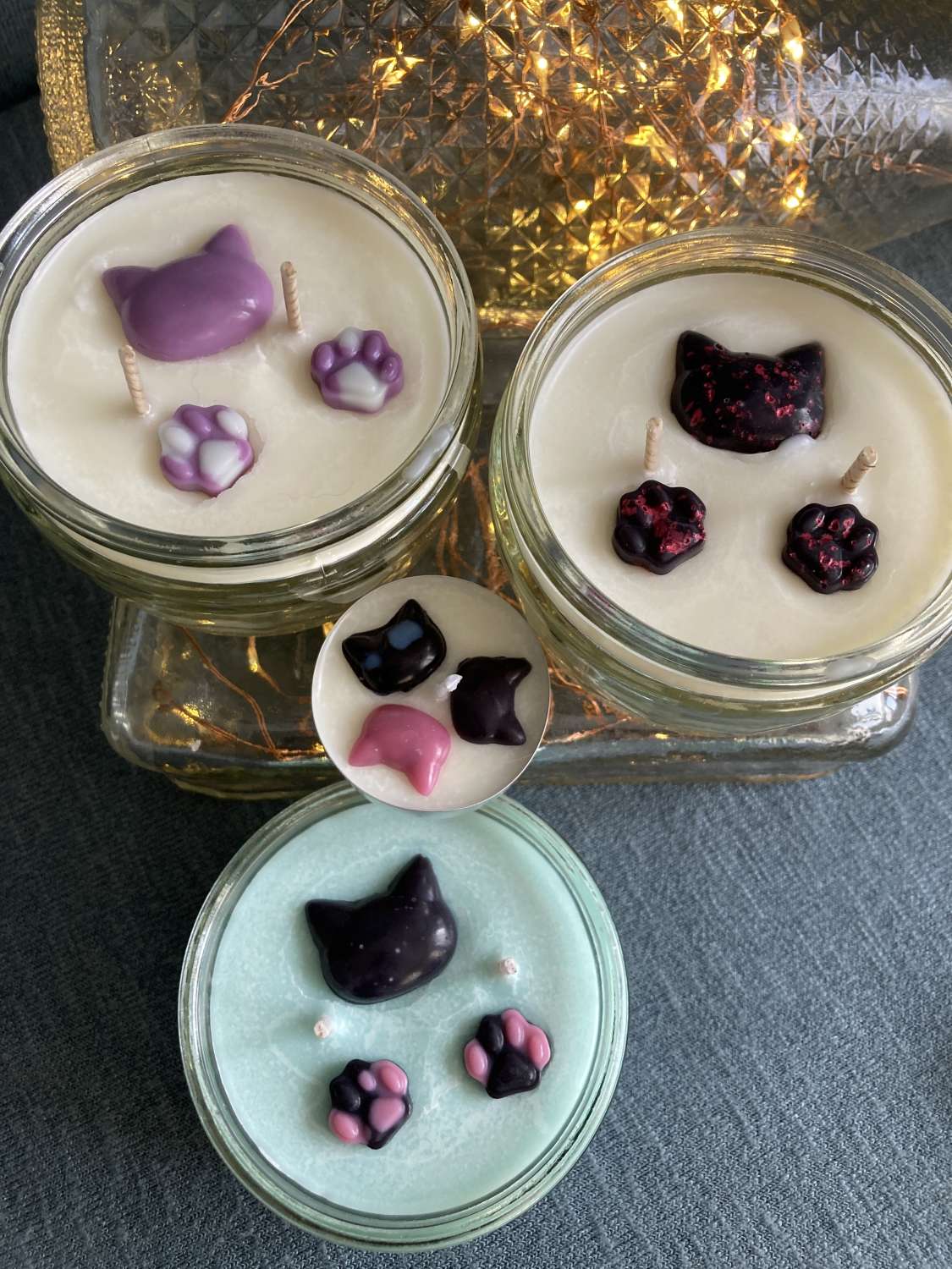Purple cat lover candle - scented soy wax candle decorated with cats and paw prints Purple cat lover candle - scented soy wax candle decorated with cats and paw prints