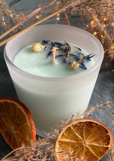 Luxury scented soy candle decorated with flowers - premium handmade vegan gift Luxury scented soy candle decorated with flowers - premium handmade vegan gift