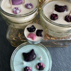 Purple cat lover candle - scented soy wax candle decorated with cats and paw prints 3 Purple cat lover candle - scented soy wax candle decorated with cats and paw prints 3