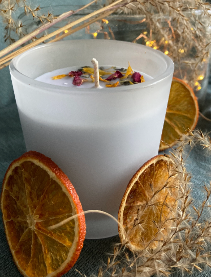 Luxury scented soy candle decorated with flowers - premium handmade vegan gift Luxury scented soy candle decorated with flowers - premium handmade vegan gift
