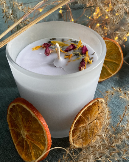 Luxury scented soy candle decorated with flowers - premium handmade vegan gift Luxury scented soy candle decorated with flowers - premium handmade vegan gift