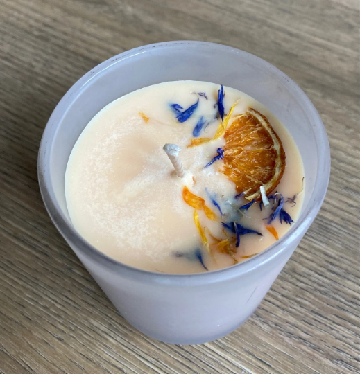 Luxury scented soy candle decorated with flowers - premium handmade vegan gift Luxury scented soy candle decorated with flowers - premium handmade vegan gift