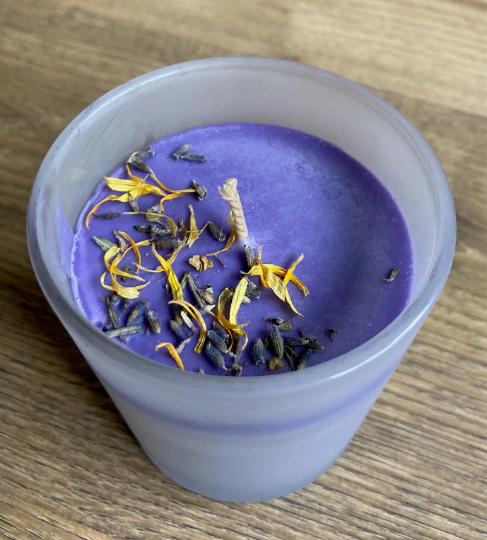 Luxury scented soy candle decorated with flowers - premium handmade vegan gift Luxury scented soy candle decorated with flowers - premium handmade vegan gift