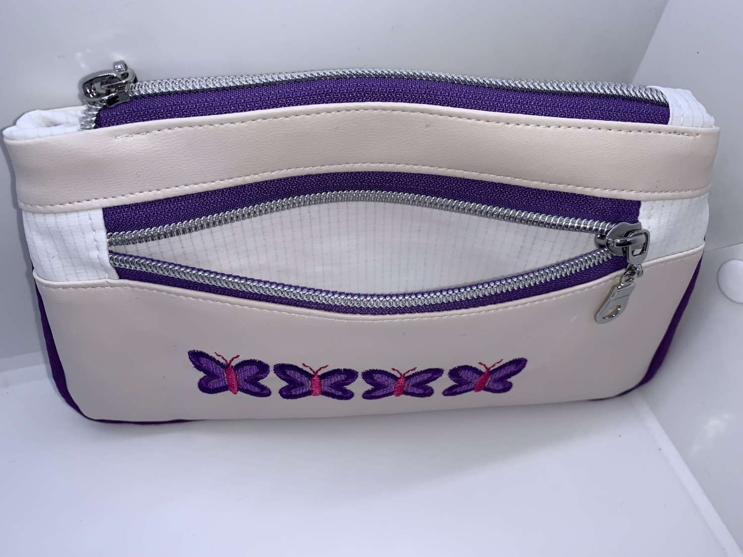 Butterfly embroidered purse Butterfly embroidered purse