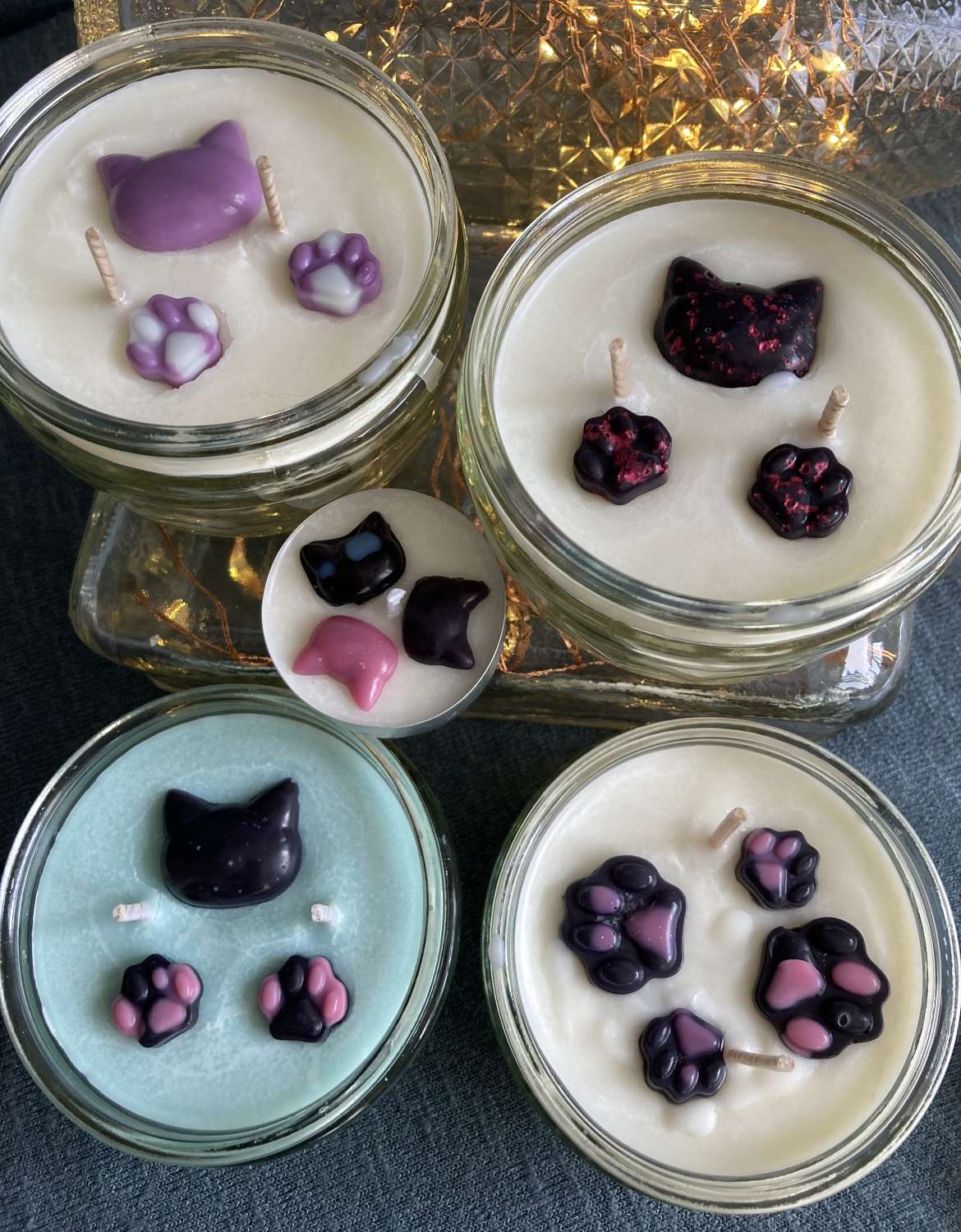 Cat lover candle - scented soy wax candle decorated with cats and paw prints Cat lover candle - scented soy wax candle decorated with cats and paw prints