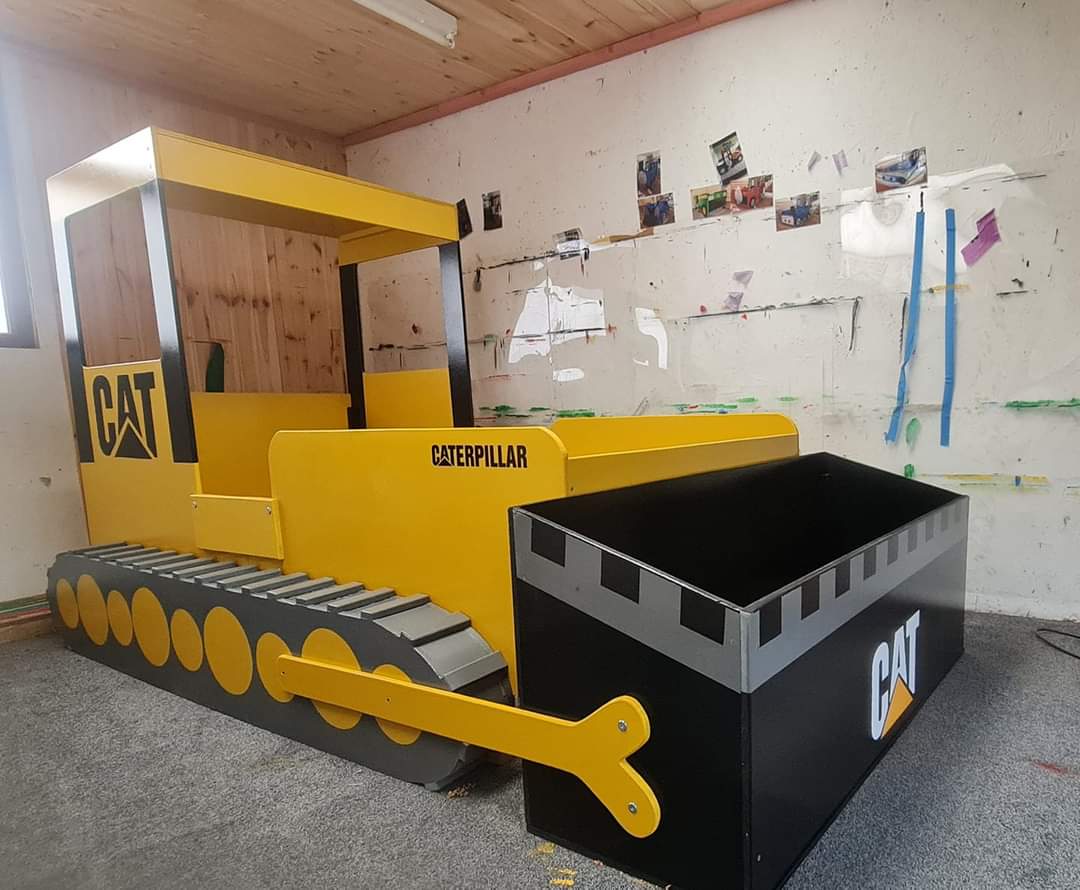 Childs handmade dozer/digger bed Childs handmade dozer/digger bed