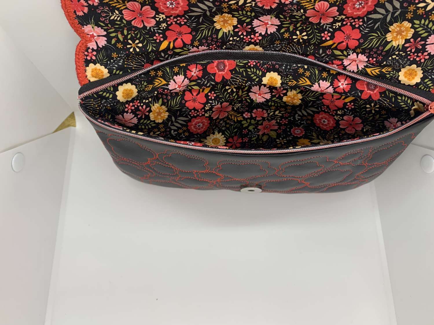 Flower clutch Flower clutch