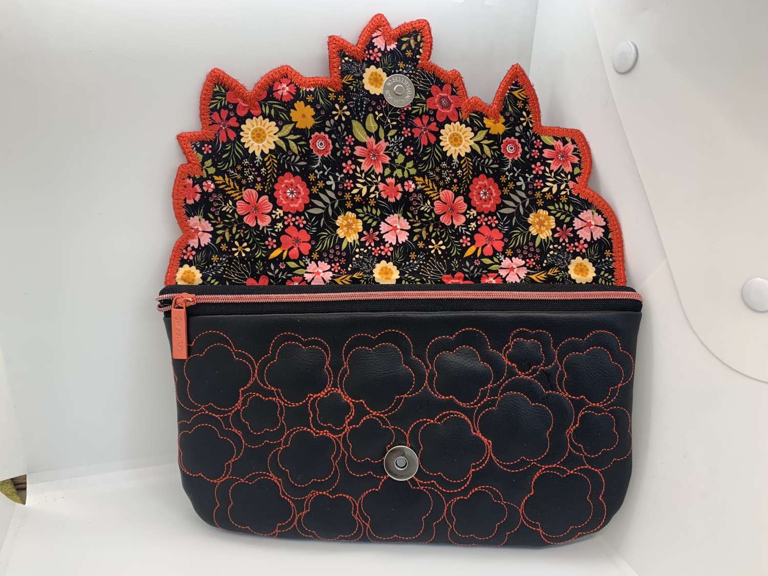 Flower clutch Flower clutch