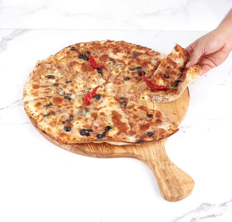 Olive wood Pizza board MadeMe