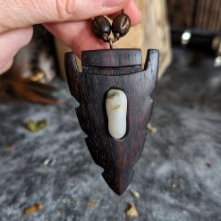 Spearhead with stone 2