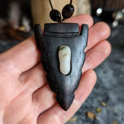 Spearhead with stone 4